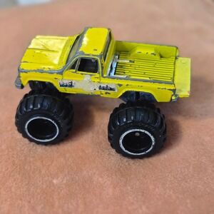 VTG 1984 Bear Foot Monster Truck Road Champs Yellow Diecast Toy Pickup 4x4 Large